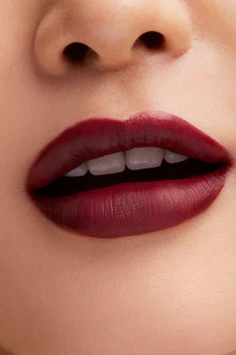 rossetto Mac Cosmetics Matte Lipstick Disney Cruella CAMDEN CAPER