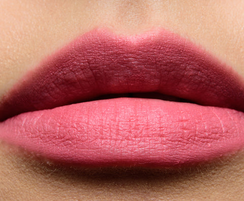 rossetto Mac Cosmetics Powder Kiss Lipstick 904 SULTRINESS