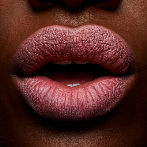 rossetto Mac Cosmetics Powder Kiss Lipstick 904 SULTRINESS