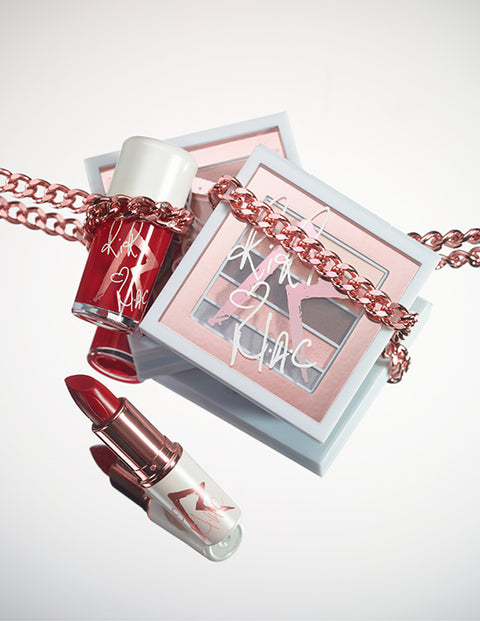 rossetto Mac Cosmetics Frost Lipstick RiRi Hearts Mac WHO'S THAT CHICK