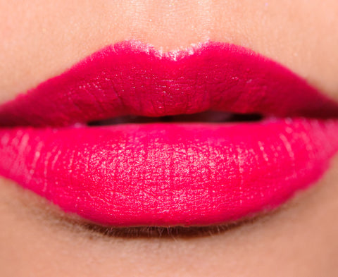 rossetto Mac Cosmetics Matte Lipstick Rihanna RiRi Hearts Mac PLEASURE BOMB