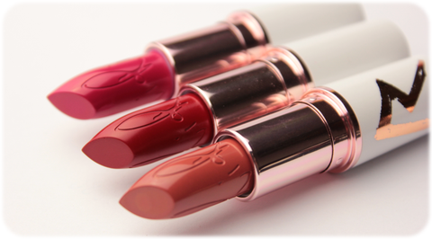 rossetto Mac Cosmetics Frost Lipstick RiRi Hearts Mac WHO'S THAT CHICK