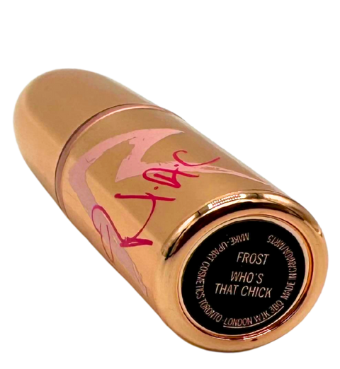 rossetto Mac Cosmetics Frost Lipstick RiRi Hearts Mac WHO'S THAT CHICK
