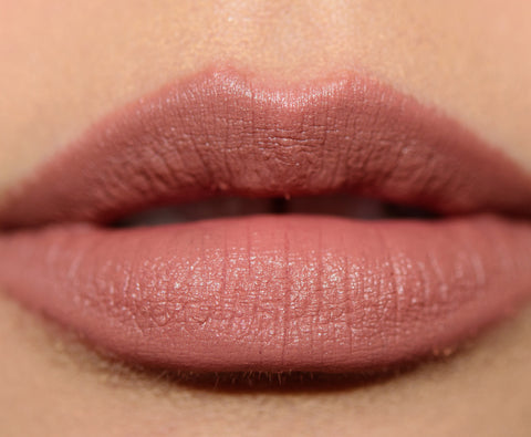 rossetto Mac Cosmetics Matte Lipstick MAC x Nicki Minaj AGE/SEX/LOCATION