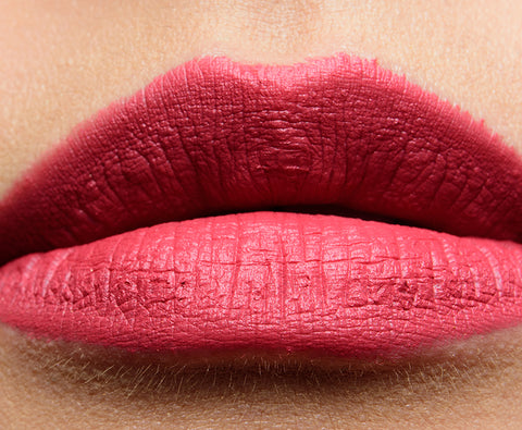 rossetto Mac Cosmetics Matte Lipstick Mac Lucky Red Lunar New Year LUCKY IN LOVE
