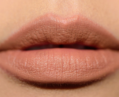 rossetto Mac Cosmetics Matte Lipstick Nicki Minaj A GIRL'S GOT NEEDS