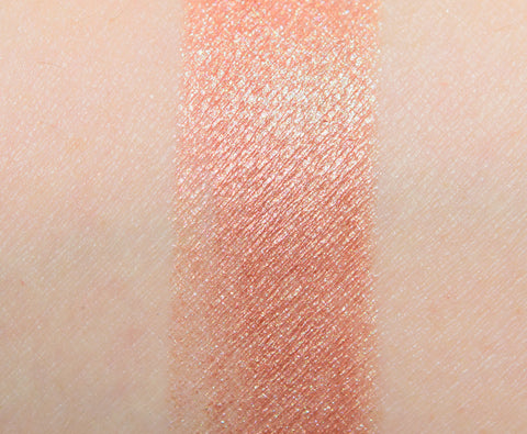 rossetto Mac Cosmetics Frost Lipstick Shiny Pretty Things AT LEISURE