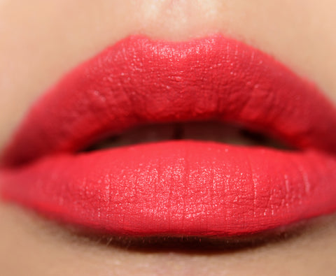 rossetto Mac Cosmetics Powder Kiss Liquid Lipcolour 976 ESCANDALO!