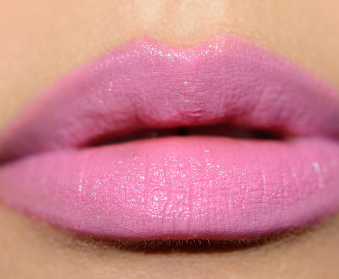 rossetto Mac Cosmetics Cremesheen Lipstick Boom Boom Bloom HEY, KISS ME!