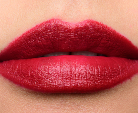 rossetto Mac Cosmetics Matte Lipstick It’s A Strike PERFECT SCORE