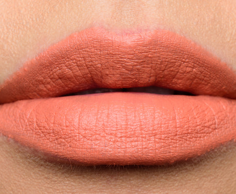 rossetto Mac Cosmetics Matte Lipstick UNCONTROLLABLE