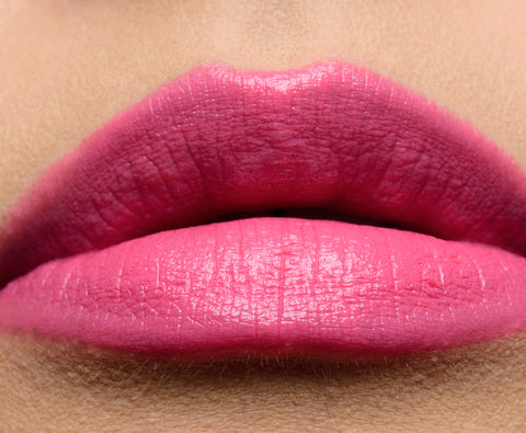 rossetto Mac Cosmetics Love Me Lipstick 417 VANITY BONFIRE